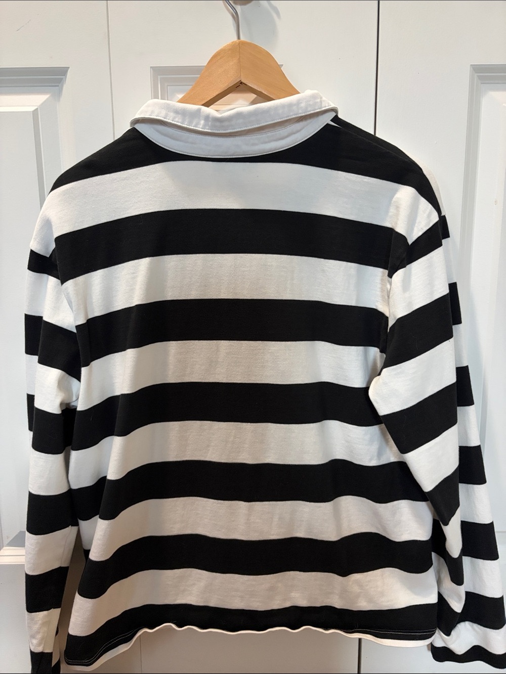 ON-34th Black & White Striped Button-Down Rugby Shirt - Picture 4 of 4